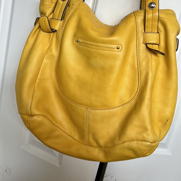 B Makowsky large hobo buttery leather hobo style purse - Picture 5 of 7